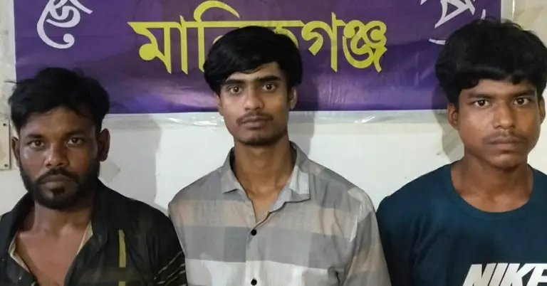 গ্রেপ্তার তিন ব্যক্তি
